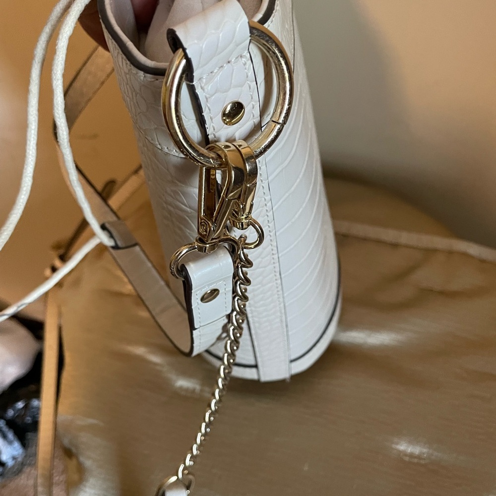 Elegant White Croc-Embossed Bucket Bag
International concept Purse - Picture 4 of 9